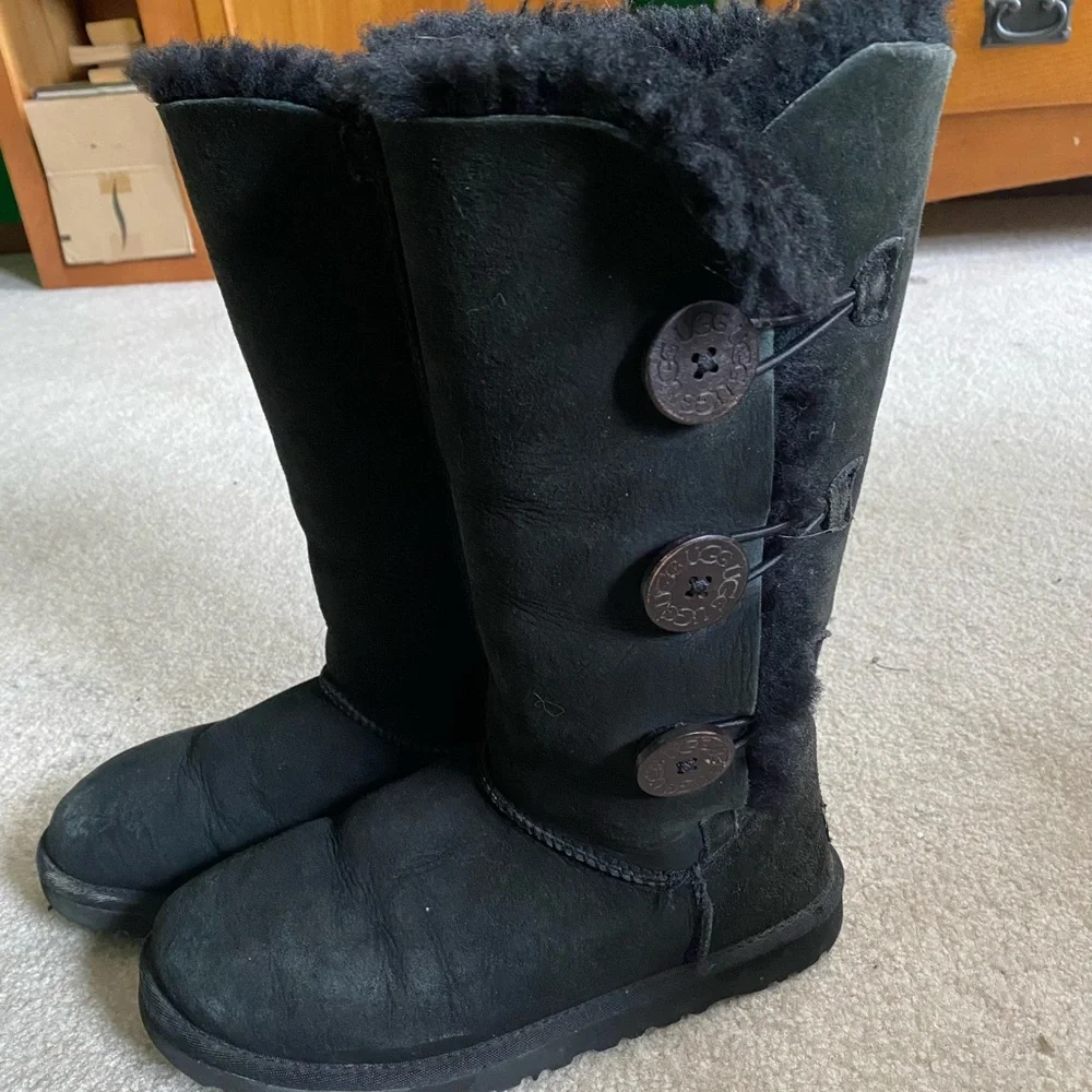 Size 6 Black Ugg Boots - Picture 2 of 2